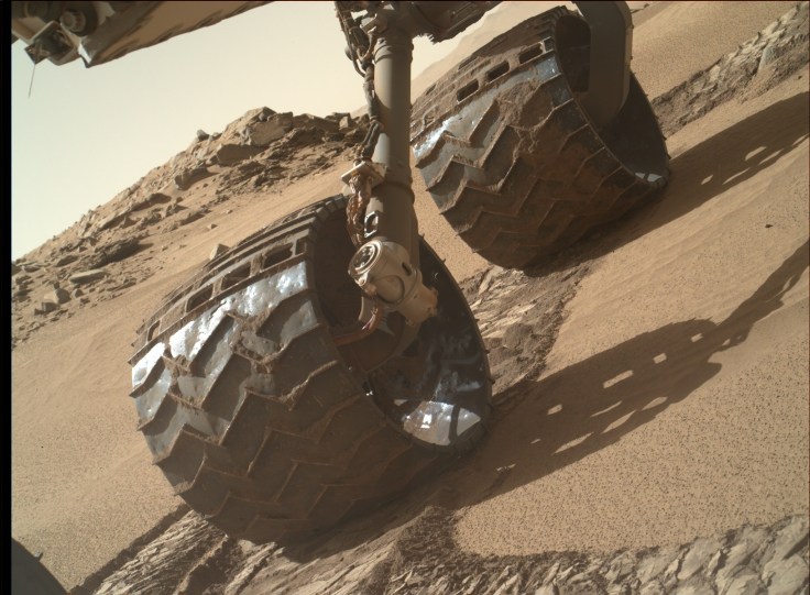 Curiosity rover wheels after rolling into a portion of a sand dune (sol 527).  Image: JPL/NASA/MSSS