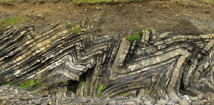 Loughshinny_folds-rock-bent-wikipedia