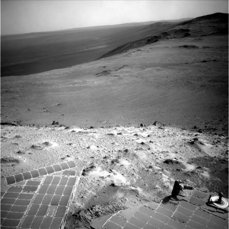 At a high point along the rim of Endurance crater. To the right is the continued rim of the crater while the left shows the depression of this large and very ancient crater on Mars. Image: NASA:JPL-Caltech