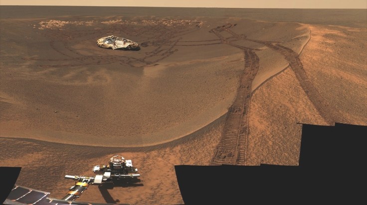 Looking back at Opportunities landing craft sitting in the tiny Eagle crater. Image: JPL/NASA-CalTech