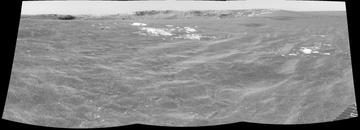 Coming up on Endurance crater. The crater wall on the far side is just visible for the first time. Image credit: JPL/NASA-CalTech