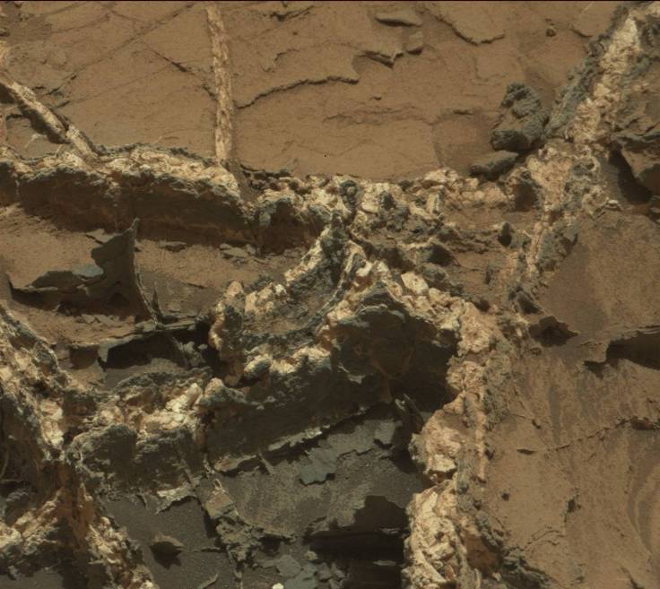 curiosity-rover-mars-filled-cracks-0939MR0041250000501929E01_DXXX